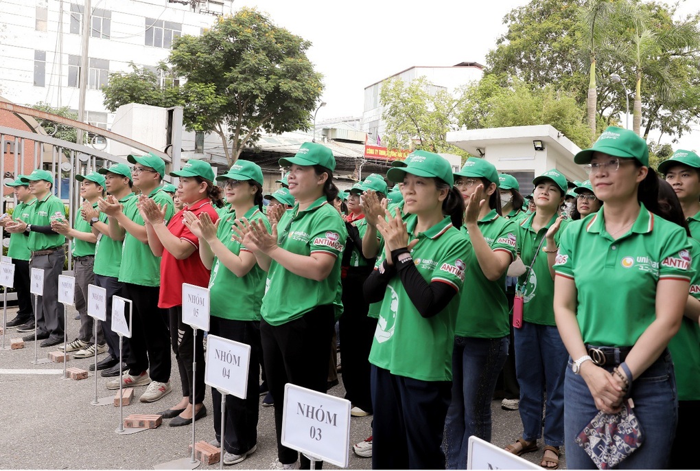 Diana Unicharm tặng khăn lau xua muỗi Bobby Antimos chung tay phòng sốt xuất huyết - 3 Diana Unicharm tặng khăn lau xua muỗi Bobby Antimos chung tay phòng sốt xuất huyết - 3