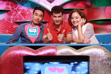 Lan Phương phấn khích ép Xuân Bắc hôn Kiều Minh Tuấn