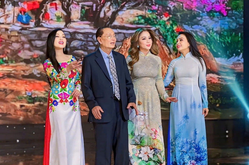 Ca sĩ Hà Phương lần đầu hé lộ chuyện tình của bố mẹ - 2 Ca sĩ Hà Phương lần đầu hé lộ chuyện tình của bố mẹ - 2
