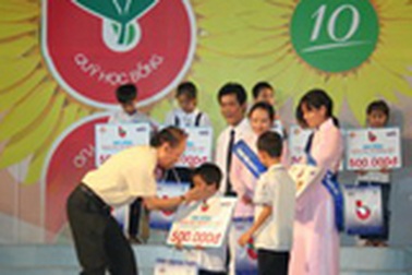 Biti’s trao tặng 700 suất học bổng khu vực phía Bắc