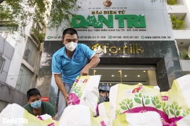 2.000 túi an sinh được trao cho người dân vùng dịch ở TPHCM
