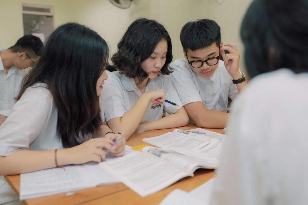 25 năm và những dấu ấn đặc biệt của trường THPT Hồng Hà - 2 25 năm và những dấu ấn đặc biệt của trường THPT Hồng Hà - 2