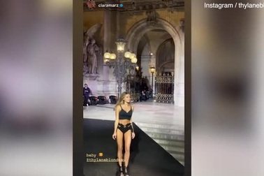 "Cô gái đẹp nhất thế giới" xinh đẹp rạng ngời trong show thời trang nội y