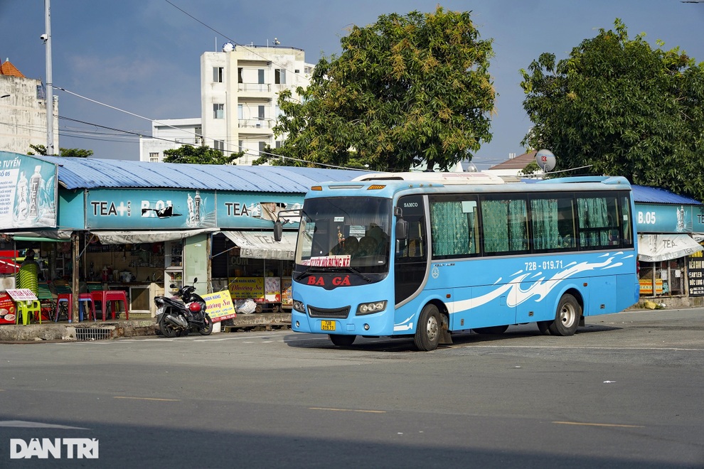 Bến xe Miền Đông vắng khách, nhà xe bù lỗ tiền triệu mỗi ngày để giữ tuyến - 1 Bến xe Miền Đông vắng khách, nhà xe bù lỗ tiền triệu mỗi ngày để giữ tuyến - 1