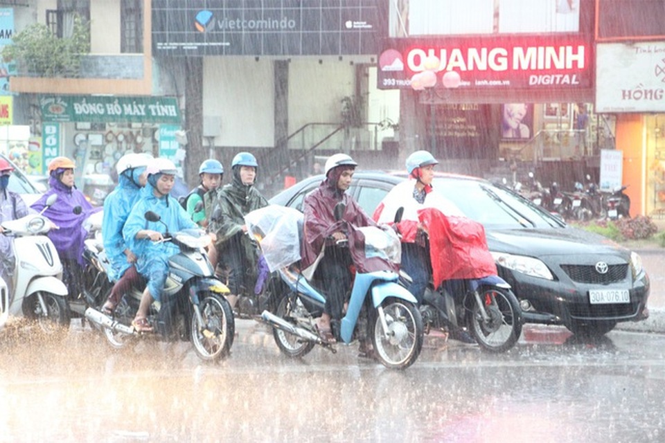 Miền Bắc mưa giông, giảm nhiệt sau những ngày nắng nóng đỉnh điểm - 1 Miền Bắc mưa giông, giảm nhiệt sau những ngày nắng nóng đỉnh điểm - 1