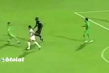 Trọng tài đấm cầu thủ ngay trên sân vì... nhiều lời