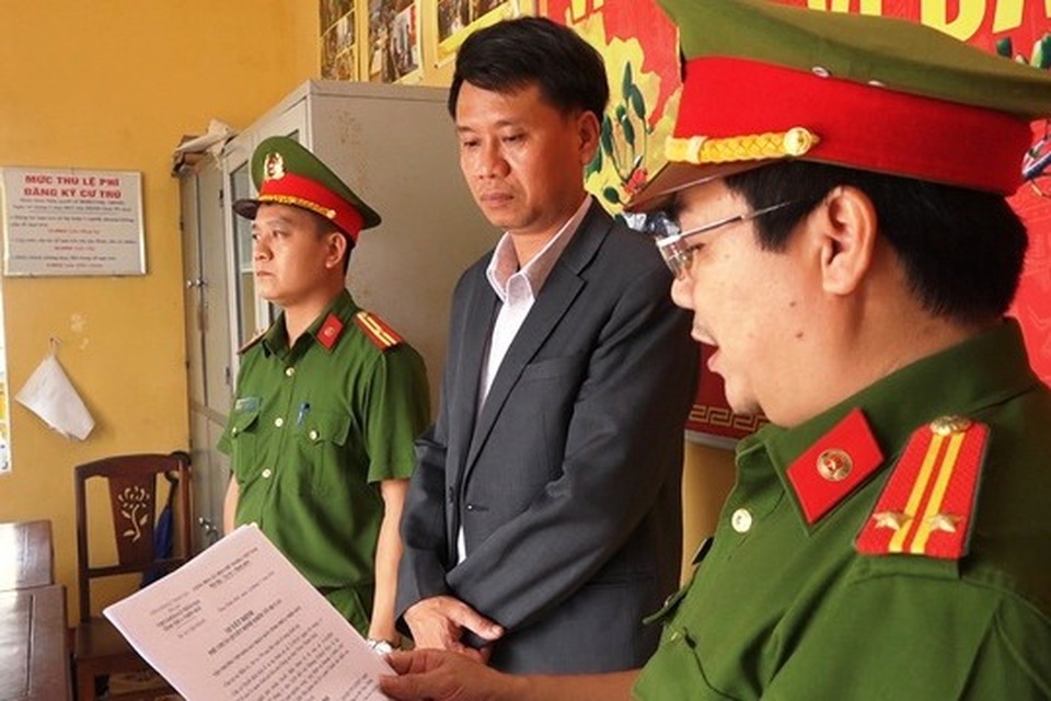 Bắt nguyên Giám đốc Chi nhánh Văn phòng đăng ký đất đai Thành phố Huế - 2 Bắt nguyên Giám đốc Chi nhánh Văn phòng đăng ký đất đai Thành phố Huế - 2