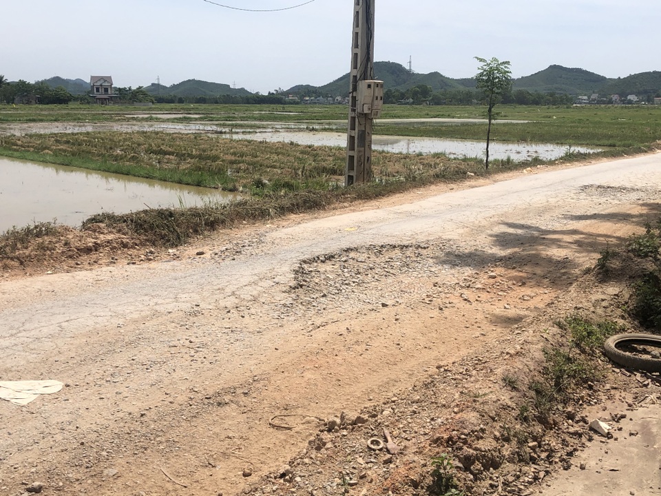 Nghệ An: Tỉnh lộ xuống cấp thê thảm, dân kêu trời không thấu! - 9 Nghệ An: Tỉnh lộ xuống cấp thê thảm, dân kêu trời không thấu! - 9