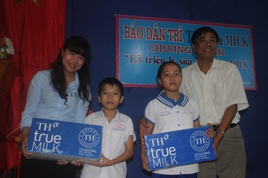TH True Milk trao 20.000 ly sữa đến 2000 học sinh huyện Anh Sơn