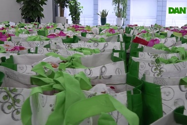 Trao 800 túi an sinh tới lao động tự do gặp khó khăn do dịch bệnh ở Hà Nội