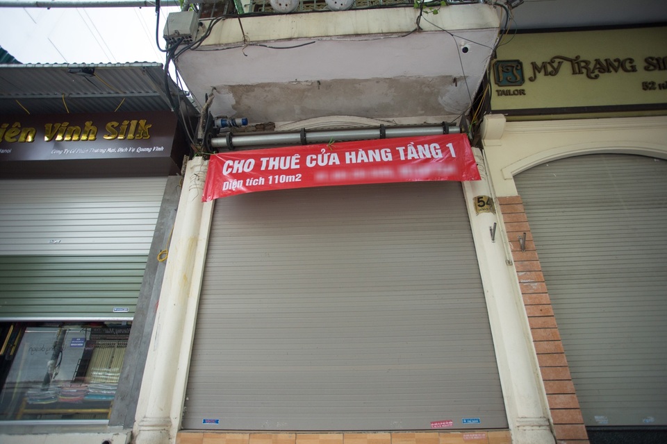 Loạt cửa hàng ở Hà Nội trả mặt bằng, chủ nhà méo mặt tìm khách thuê - 7 Loạt cửa hàng ở Hà Nội trả mặt bằng, chủ nhà méo mặt tìm khách thuê - 7