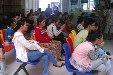 Cần Thơ: Sắp hàng dài chờ tiêm ngừa viêm não Nhật Bản