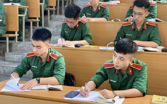Ban Tuyển sinh quân sự Bộ Quốc phòng vừa có hướng dẫn về việc xét tuyển thẳng và ưu tiên xét tuyển học sinh giỏi bậc THPT vào đào tạo đại học, cao đẳng quân sự năm 2023.