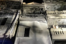 Cháy nhà 4 tầng ở Hà Nội trong đêm, cảnh sát giải cứu 3 người thoát nạn