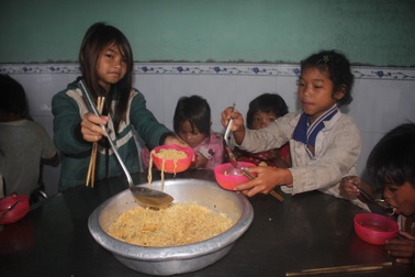 Chuyện chép ở "ốc đảo" Kon Pne