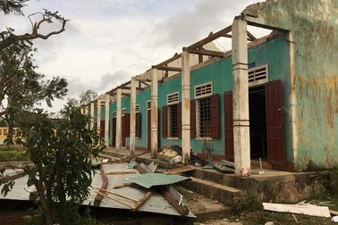 Quảng Bình: Học sinh mầm non nơi tâm bão quét qua vẫn chưa thể đến lớp