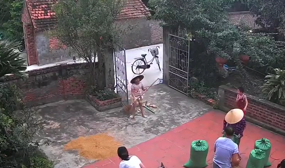 Clip đẹp về tình làng, nghĩa xóm nông thôn Việt khiến dân mạng cảm động - 2 Clip đẹp về tình làng, nghĩa xóm nông thôn Việt khiến dân mạng cảm động - 2