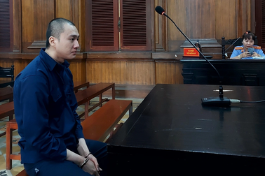 Nhân viên Thế giới di động lén lút trộm nhiều iPhone ở cửa hàng