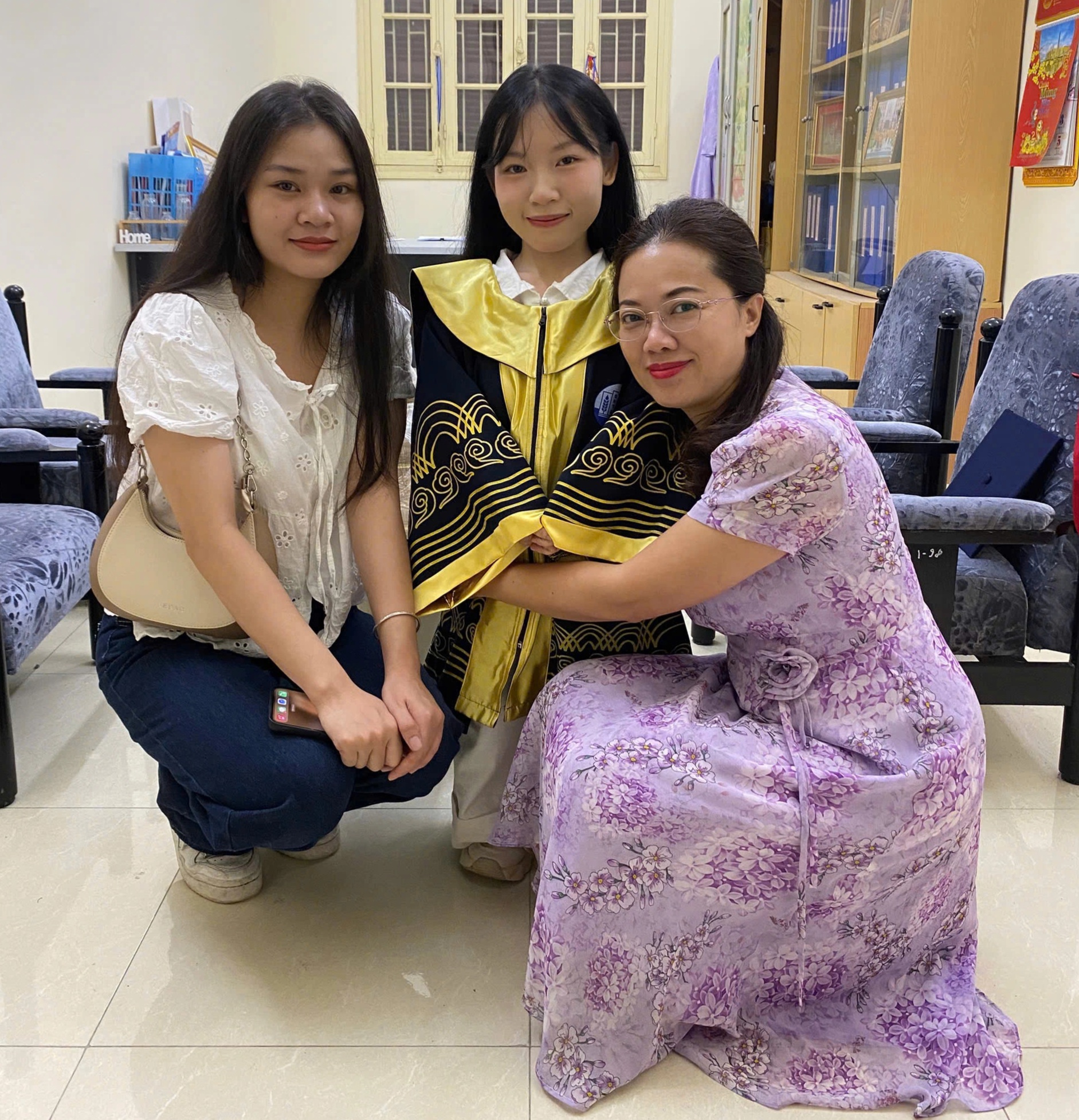និស្សិតស្រី Nữ sinh “tí hon” tốt nghiệp loại giỏi chia sẻ gia cảnh đẫm nước mắt - 6