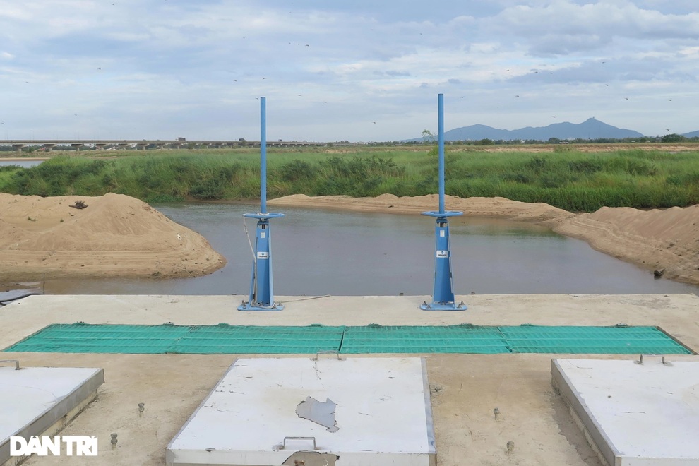 Xe chữa cháy tiếp nước sạch cho khu cách ly và bệnh viện điều trị Covid-19 - 5 Xe chữa cháy tiếp nước sạch cho khu cách ly và bệnh viện điều trị Covid-19 - 5