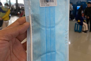 Khẩu trang, nước rửa tay loạn giá: Hạn chế việc mua gom xuất sang Trung Quốc
