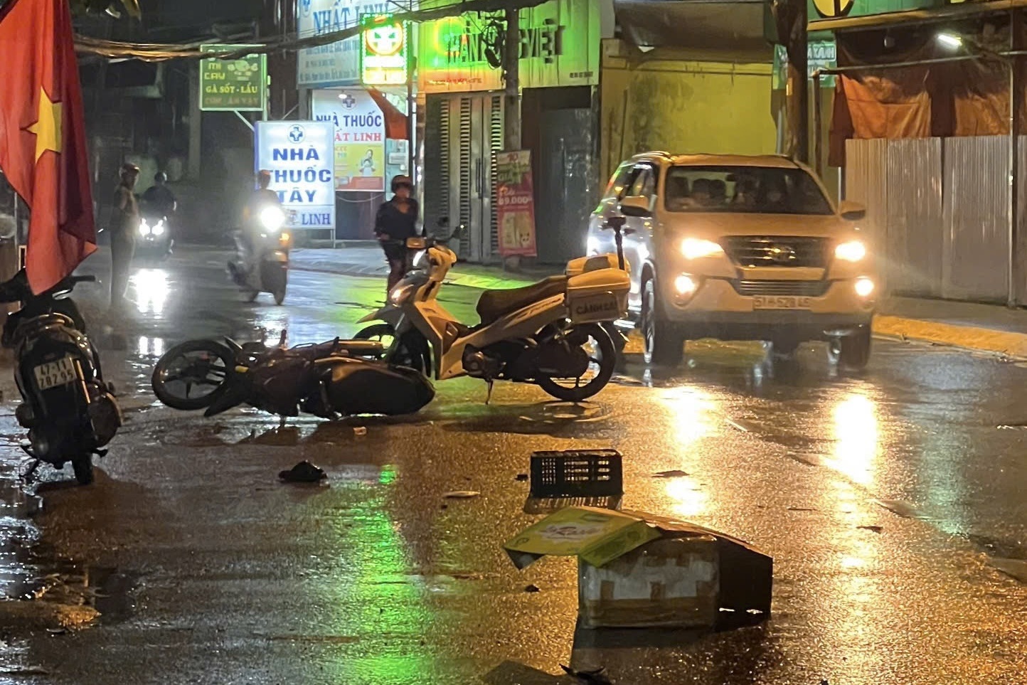 Nam sinh bị xe tải kéo đi hơn 1km ở TPHCM - 1