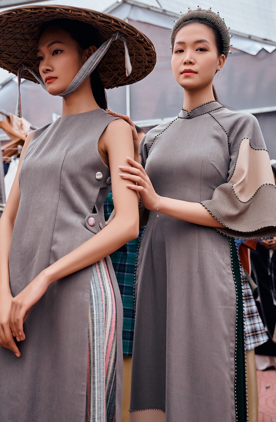 Hoa hậu Thùy Dung trình diễn áo dài bên bờ biển vịnh Bái Tử Long - 4