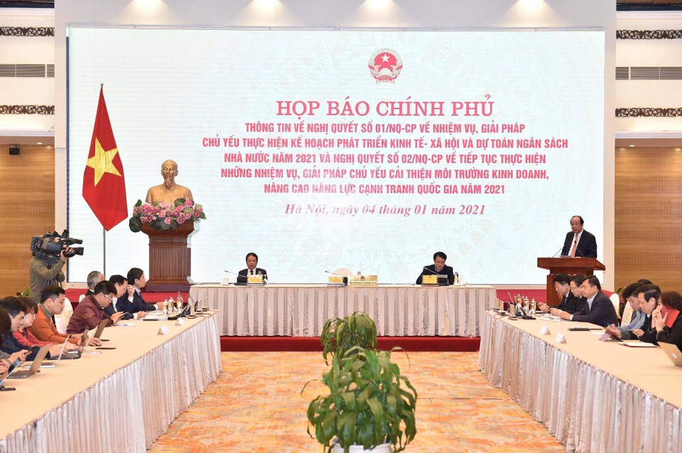 Thủ tướng bất ngờ khi vào cửa hàng của con gái Tổng thống Donald Trump - 2 Thủ tướng bất ngờ khi vào cửa hàng của con gái Tổng thống Donald Trump - 2