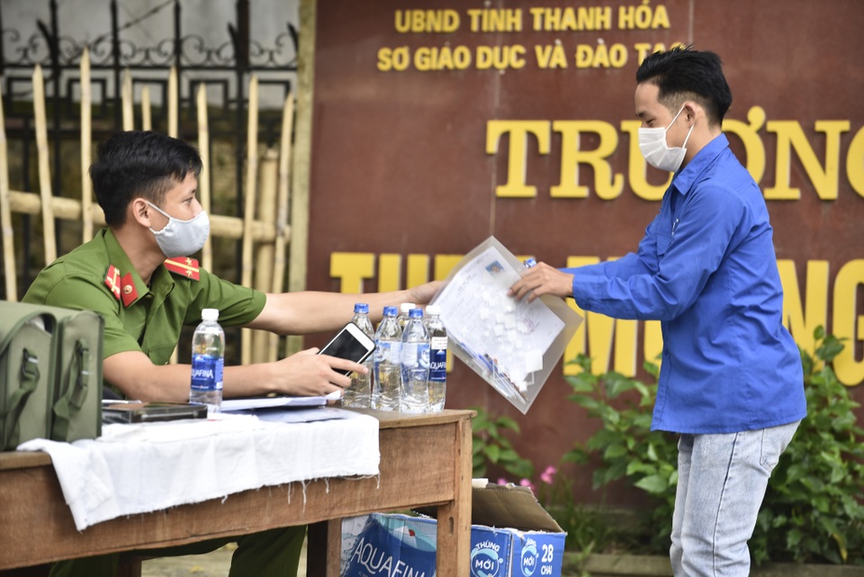 Thầy cô vùng cao nấu cơm phục vụ thí sinh thi tốt nghiệp THPT - 5 Thầy cô vùng cao nấu cơm phục vụ thí sinh thi tốt nghiệp THPT - 5