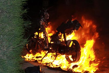 Xe SH bốc cháy ngùn ngụt