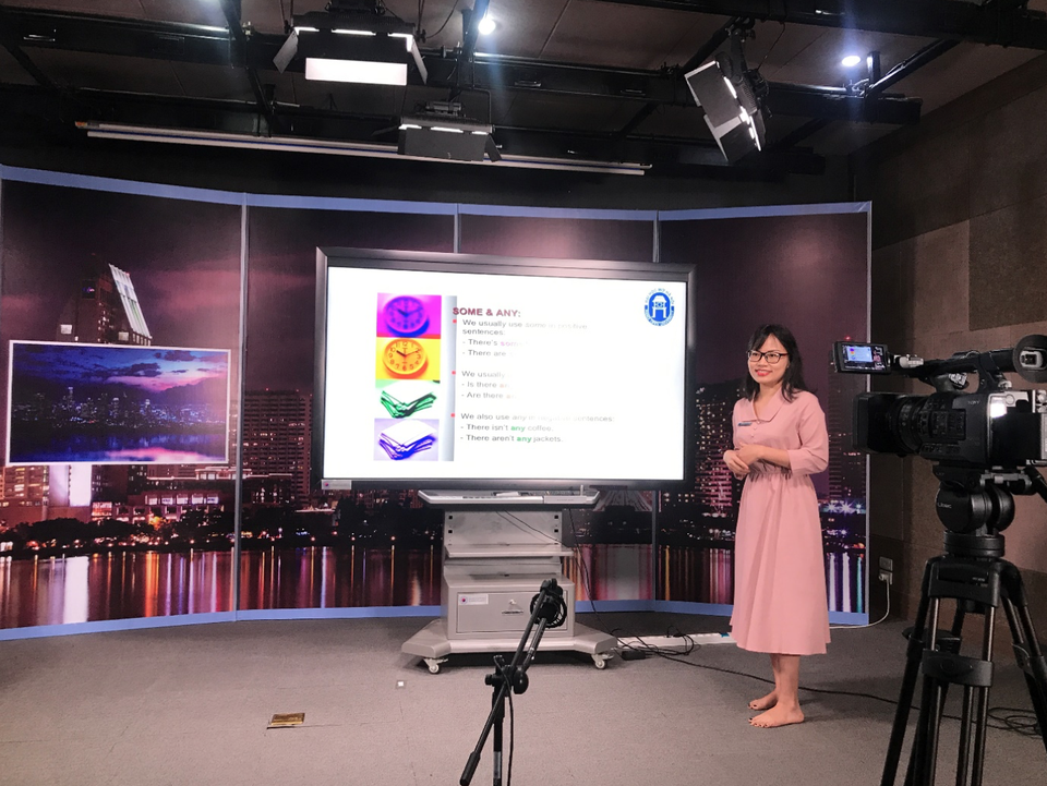 Một ngày làm việc của giảng viên dạy trực tuyến với sinh viên ảo - 5