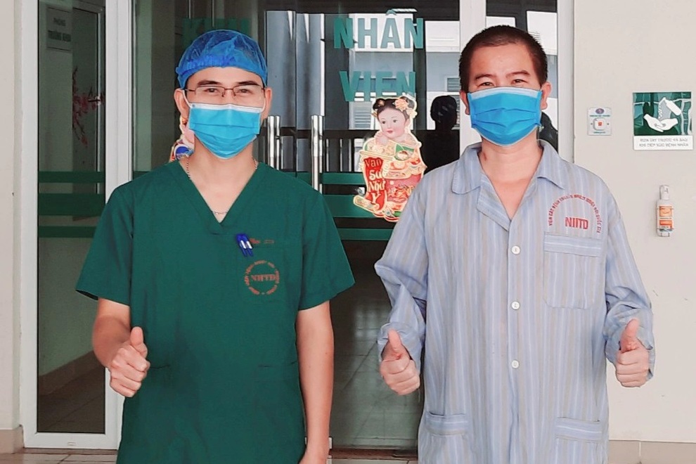 Bệnh nhân Covid-19 từng 2 lần đối mặt cửa tử được chữa khỏi như thế nào? - 1 Bệnh nhân Covid-19 từng 2 lần đối mặt cửa tử được chữa khỏi như thế nào? - 1