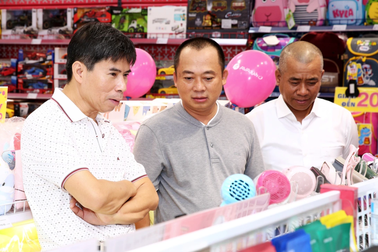 Sếp lớn Thế Giới Di Động mất khoản thưởng hàng tỷ đồng