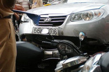 Say rượu, tài xế taxi gây tai nạn liên hoàn 