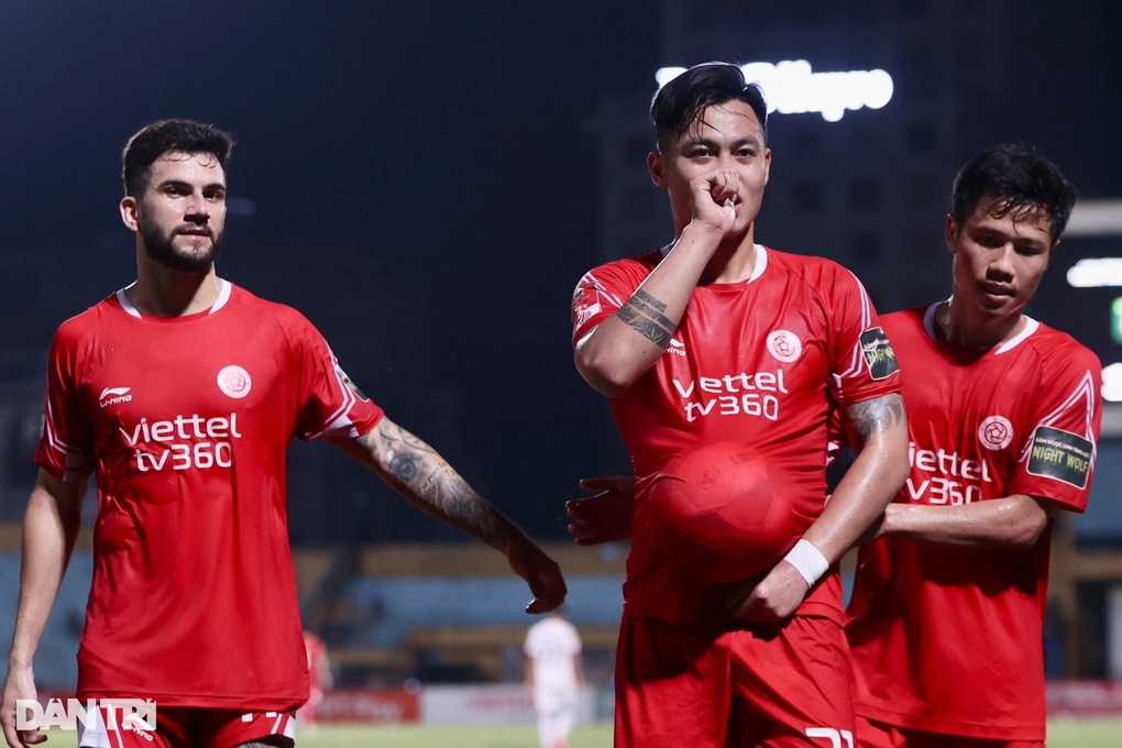 Nhâm Mạnh Dũng lập công, CLB Viettel lên top 2 V-League - 2 Nhâm Mạnh Dũng lập công, CLB Viettel lên top 2 V-League - 2