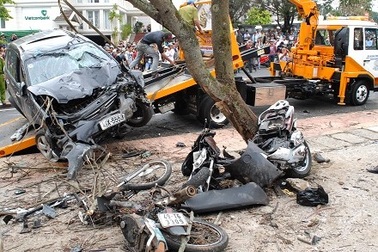 Vụ PGĐ sở lái "xe điên": Kỷ luật một “chiến hữu” nhậu cùng