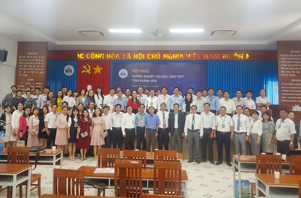 Khánh Hòa: Gần 100 giáo viên dự hội thảo hướng nghiệp cho học sinh THPT - 1 Khánh Hòa: Gần 100 giáo viên dự hội thảo hướng nghiệp cho học sinh THPT - 1