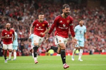Man Utd nhọc nhằn hạ Burnley nhờ quả phạt đền ở phút bù giờ