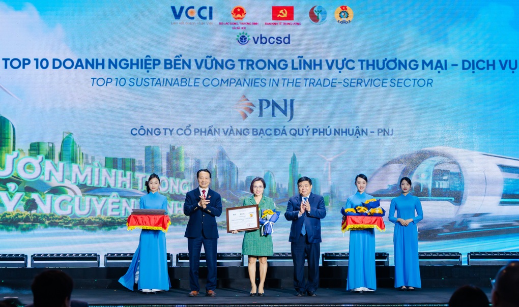 PNJ vào Top 10 doanh nghiệp bền vững trong lĩnh vực thương mại - dịch vụ - 1