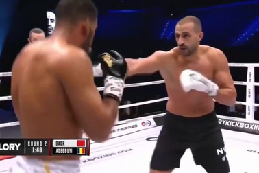 Bạn thân của C.Ronaldo bị hạ knock-out trong ngày tái xuất