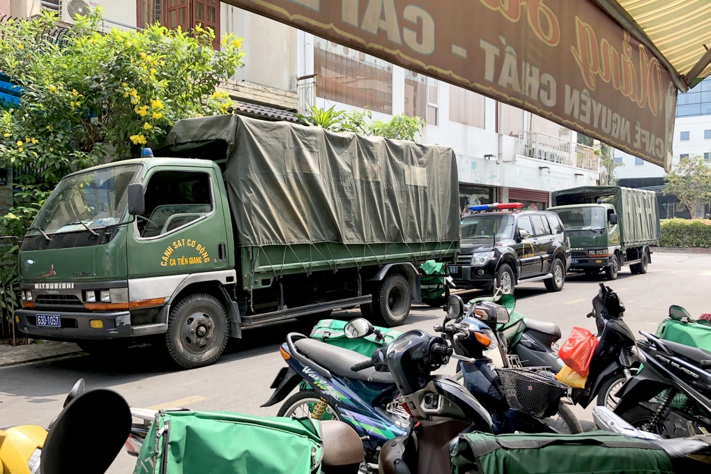 Đột kích công ty đòi nợ thuê bằng thủ đoạn mang quan tài đi khủng bố - 1 Đột kích công ty đòi nợ thuê bằng thủ đoạn mang quan tài đi khủng bố - 1