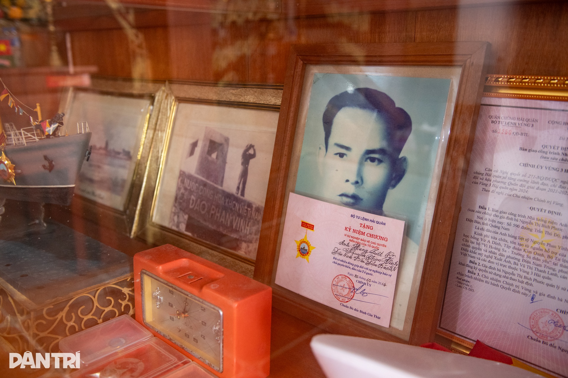 Khắc ghi công lao Mẹ Việt Nam Anh hùng và vị thuyền trưởng tàu không số - 14 Khắc ghi công lao Mẹ Việt Nam Anh hùng và vị thuyền trưởng tàu không số - 14