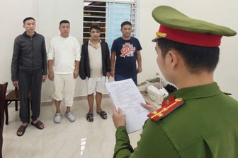 Khống chế, bắt giữ "con bạc" trái phép