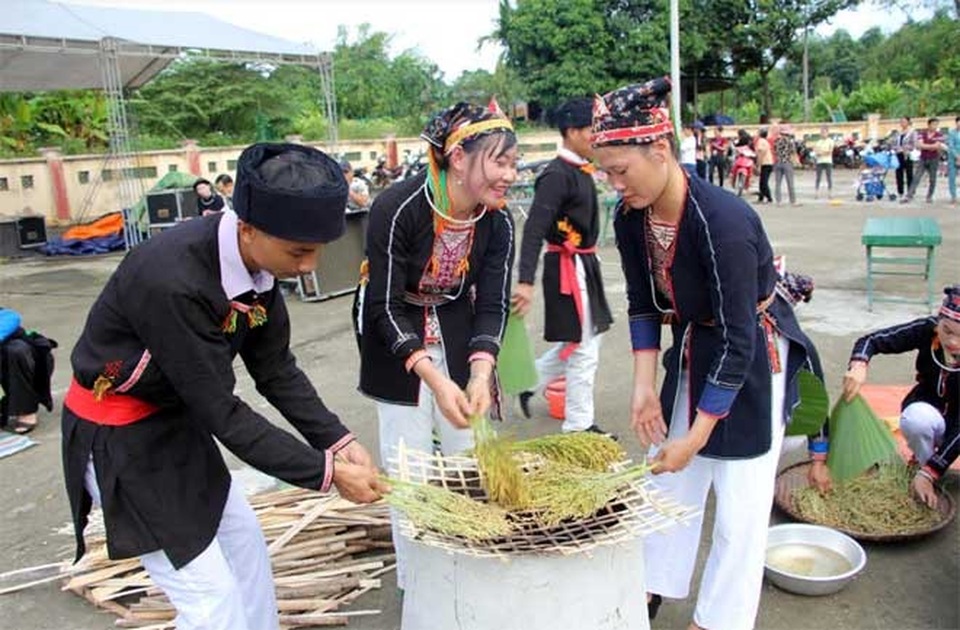 Nhiều nghệ sĩ tham gia Festival thực hành tín ngưỡng thờ Mẫu Thượng Ngàn - 1 Nhiều nghệ sĩ tham gia Festival thực hành tín ngưỡng thờ Mẫu Thượng Ngàn - 1