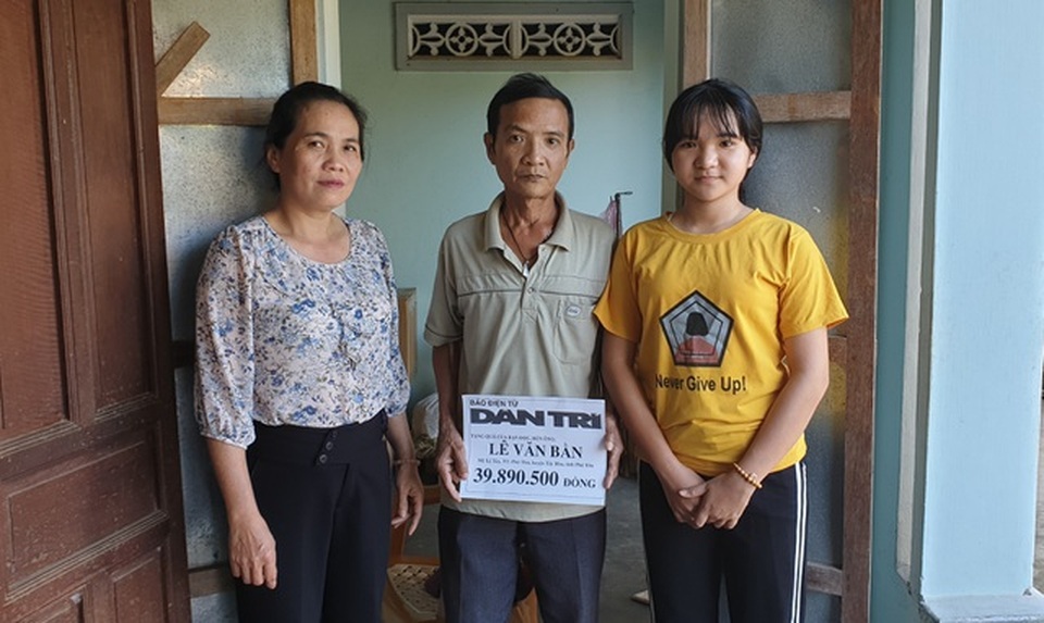 Được bạn đọc Dân trí gọi điện động viên là niềm hạnh phúc gia đình tôi - 1 Được bạn đọc Dân trí gọi điện động viên là niềm hạnh phúc gia đình tôi - 1