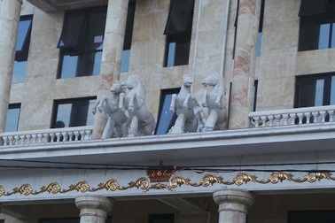 Sững sờ với “biệt thự đá” trăm tỷ tại Hà Nội