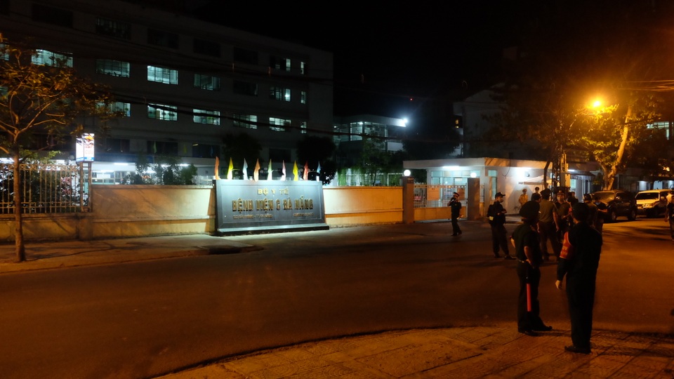Nhật ký bác sĩ ở viện trong 4 tường rào phong tỏa để chống dịch Covid-19 - 2 Nhật ký bác sĩ ở viện trong 4 tường rào phong tỏa để chống dịch Covid-19 - 2