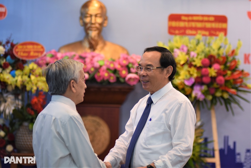 Bí thư Nguyễn Văn Nên: So sánh với thế giới để định vị TPHCM đang ở mức nào - 1 Bí thư Nguyễn Văn Nên: So sánh với thế giới để định vị TPHCM đang ở mức nào - 1