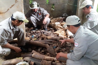 Phát hiện gần 1.000 đầu đạn, bom trong căn nhà hoang