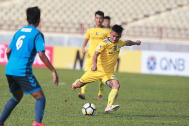 Ngôi sao U23 Việt Nam "tịt ngòi", SL Nghệ An vẫn thắng Tampines Rovers